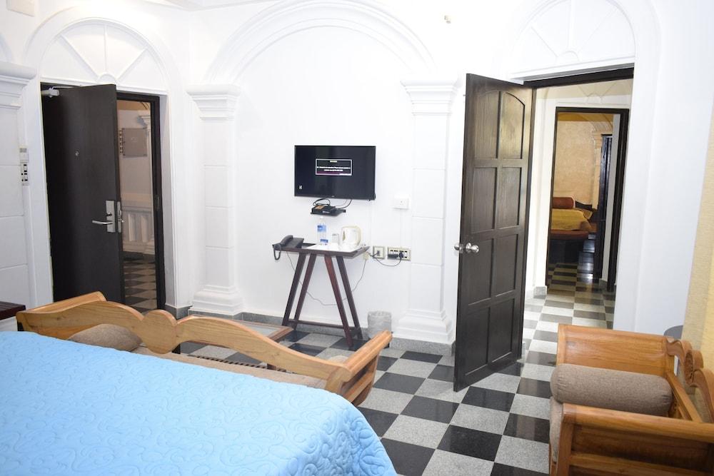 Le Chateau Пондичери Екстериор снимка